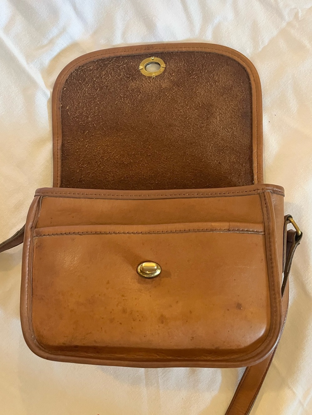 Vintage Coach Collegiate 9815 British Tan Crossbody Bag - Picture 2 of 16
